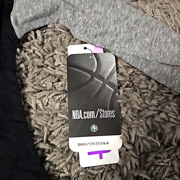 BNWT Toronto Raptors long sleeve hooded top - Picture 6 of 6